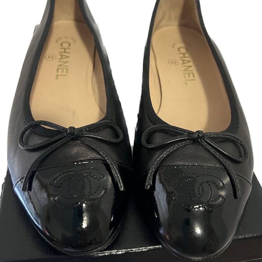 Chanel CC Interlocking CC Logo Bow Ballet Flats